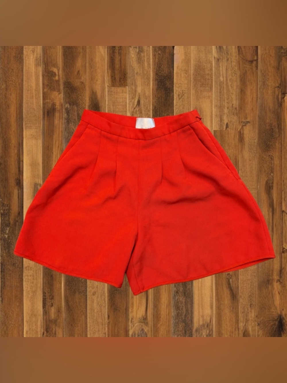 Aritzia Wilfred Red High Waisted Pleated Shorts Size 00